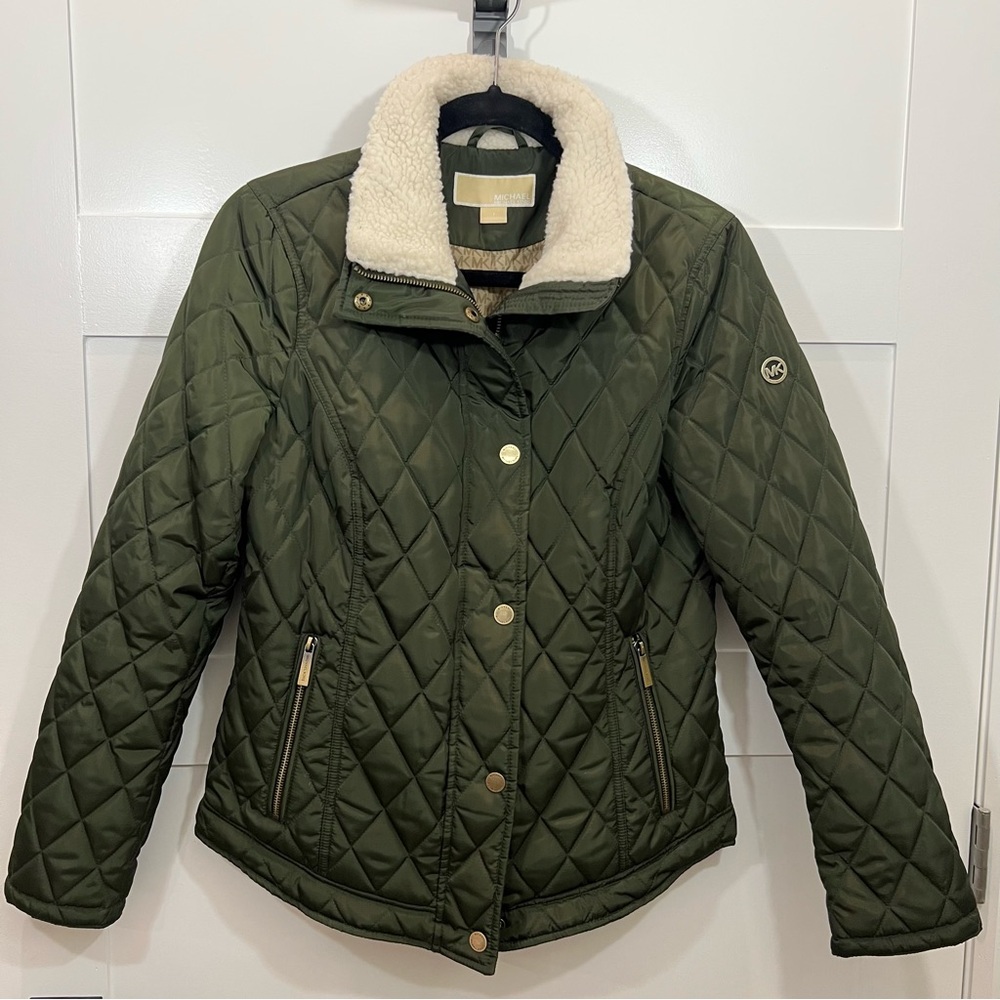 Michael Kors Quilted Ladies jacket with Sherpa lined collar and gold details